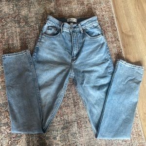 Abercrombie 90’s Slim Straight Ultra High Rise